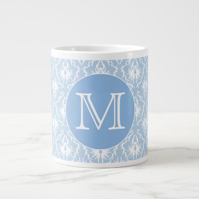 Tasse Géante Votre Lettre, Monogramme. Motif Damas bleu pâle. (Devant)
