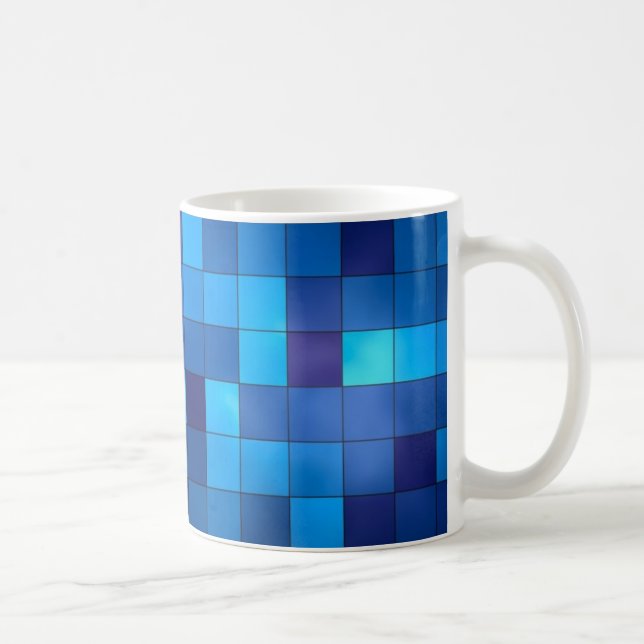 Tasse géométrique de carrés de bleu et de marine (Droite)