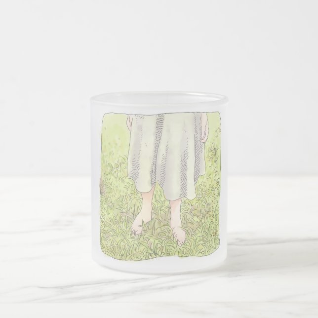 TASSE GIVRÉ さなごれじ  春の広い緑の草原に素足で立つワンピースの女性の足元 (Centre)