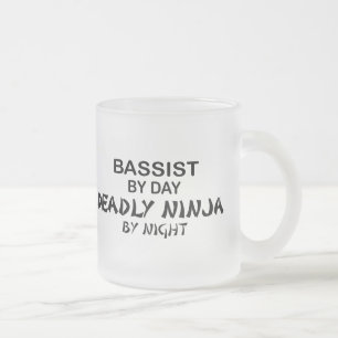 Tasse Givré Bassiste Ninja mortel par nuit