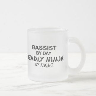 Tasse Givré Bassiste Ninja mortel par nuit