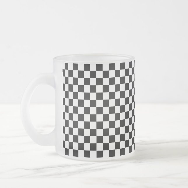 Tasse Givré Classique Damier Noir et Blanc par STaylor (Gauche)