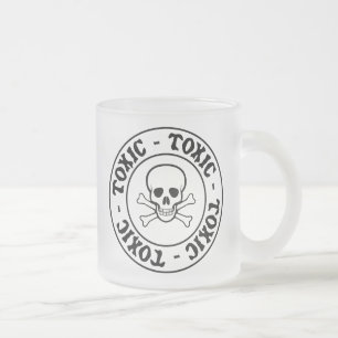 Tasse Givré Crâne et os croisés toxiques