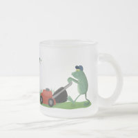 Drôle grenouille verte tondre la pelouse dessin