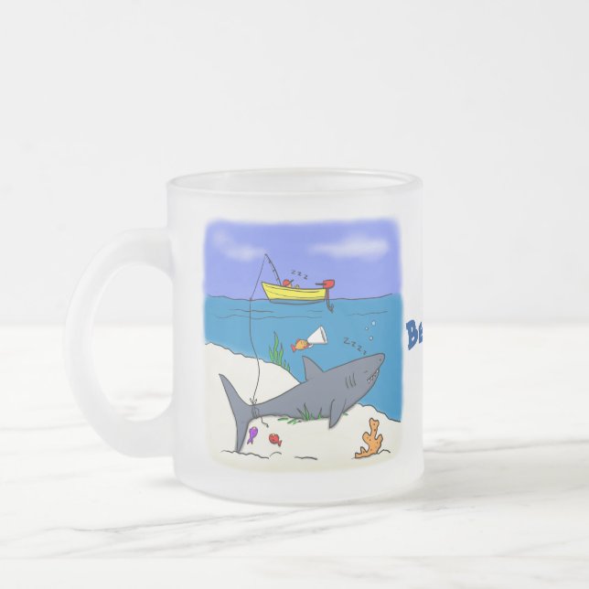 Tasse Givré Drôle requin couché et dessin animé de pêche (Gauche)