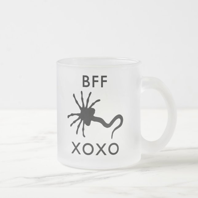 Tasse Givré Facehugger - meilleurs amis pour toujours (BFF) (Droit)