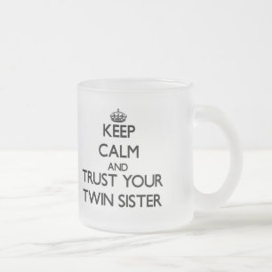 Tasse Givré Gardez le calme et faites confiance à votre soeur