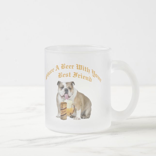 Tasse Givré Le bouledogue anglais partage la bière (Droit)