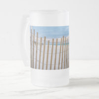 Tasse givré Lever de soleil sur la clôture de plag