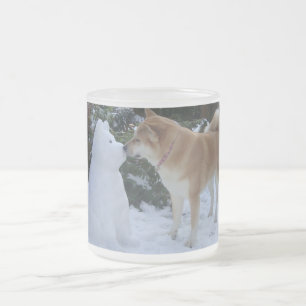 Tasse Givré mignon akita embrasser la neige akita photo
