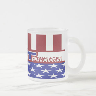 TASSE GIVRÉ MOT PATRIOTIQUE (TECHNOLOGUE MÉDICALE) DRAPEAU US