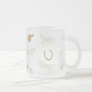 Tasse Givré Motif des chevaux anglais d'or et d'ivoire