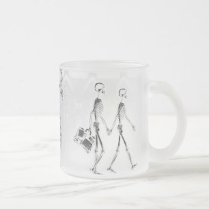 Tasse Givré Négatif BW de balade d'après-midi de squelettes de