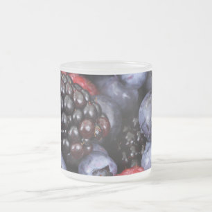 Tasse Givré Photo de gros plan de baies mélangées de fruits d'
