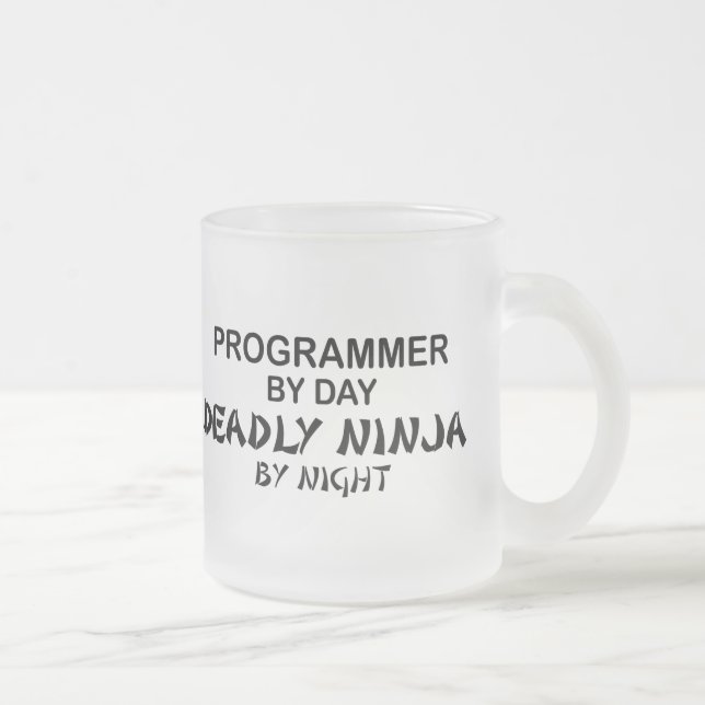 Tasse Givré Programmeur Ninja mortel par nuit (Droit)