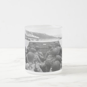 Tasse Givré Soldats de le jour J dans un bateau de Higgins
