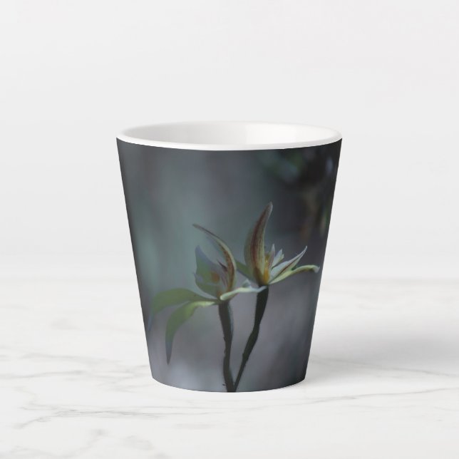tasse gothique de latte à la primevère (Devant)