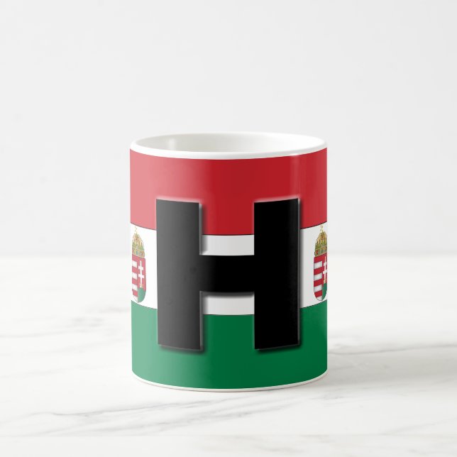 Tasse hongroise de drapeau et de crête (Centre)