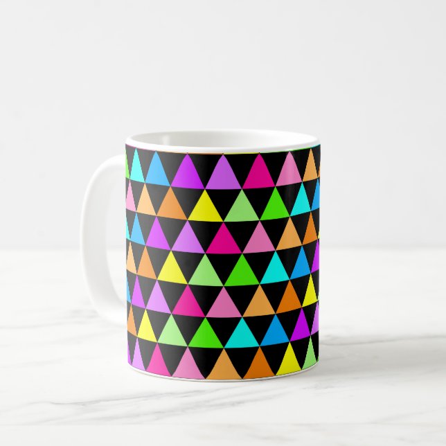 Tasse imprimée de triangles aux couleurs néon vive (Devant gauche)