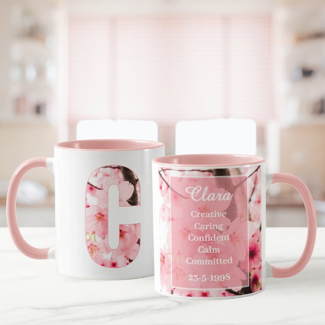 Tasse initiale C florale | Nom et traits personnal (Créateur téléchargé)