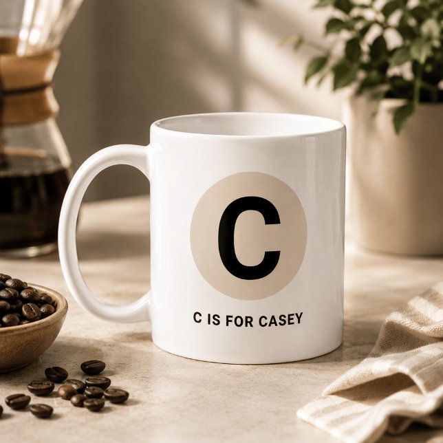 Tasse initiale moderne – Design “C est pour [Nom]” (Créateur téléchargé)