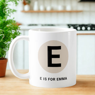 Tasse initiale moderne – Design “E est pour [Nom]”