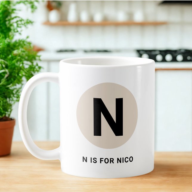 Tasse initiale moderne – Design “N est pour [Nom]” (Créateur téléchargé)