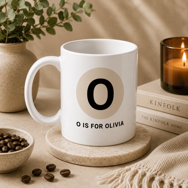 Tasse initiale moderne – Design “O est pour [Nom]” (Créateur téléchargé)