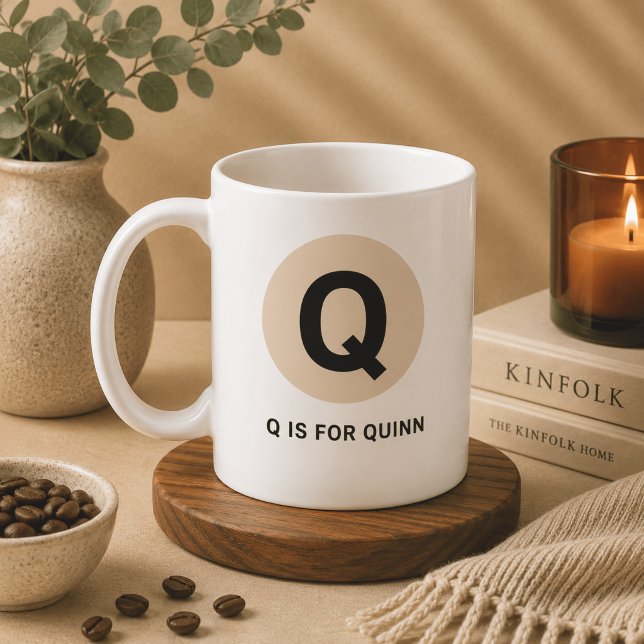 Tasse initiale moderne – Design “Q est pour [Nom]” (Créateur téléchargé)