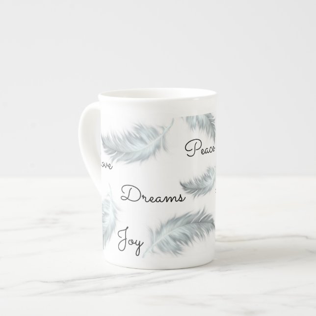 Tasse inspirée de porcelaine tendre de plume (Devant gauche)