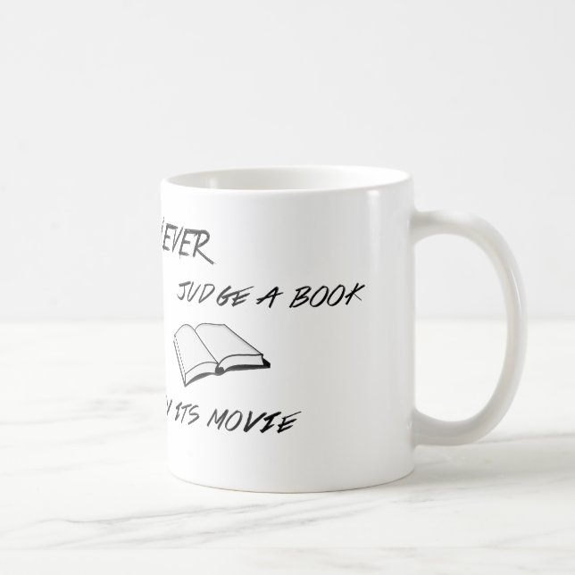 Tasse Jamais juger un livre (Droite)