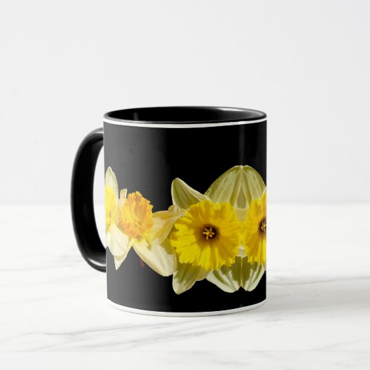 Tasse jaune de jonquille de ressort
