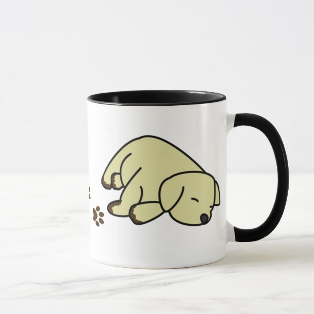 Tasse jaune somnolente de chiot de laboratoire (Droite)