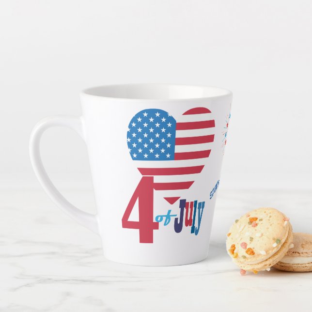 Tasse Latte 4 juillet États-Unis Drapeau de coeur Drapeau Feu  (En situation)