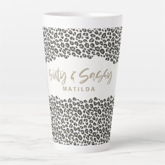 Tasse Latte 60 ans rose Empreinte de léopard et 60 ans sassy