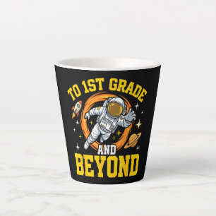 Tasse Latte à la 1re année et au-delà Astronaute étudiant