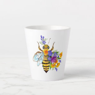 Tasse Latte Abeille à fleurs avec plantes sauvages