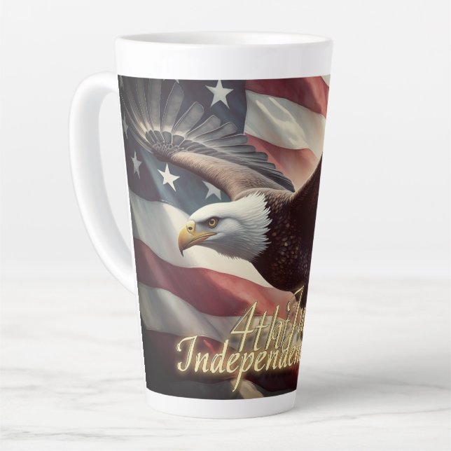 Tasse Latte Aigle du 4 juillet avec drapeau américain (Angle gauche)