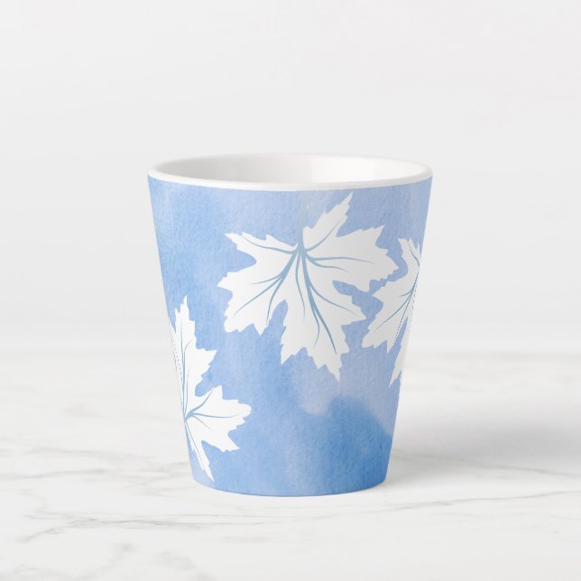 Tasse Latte Aquarelle bleue moderne et feuilles d'érable blanc (Devant)
