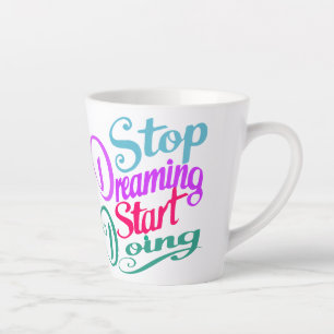 Tasse Latte Arrêter de rêver Commencer à faire Citation moti