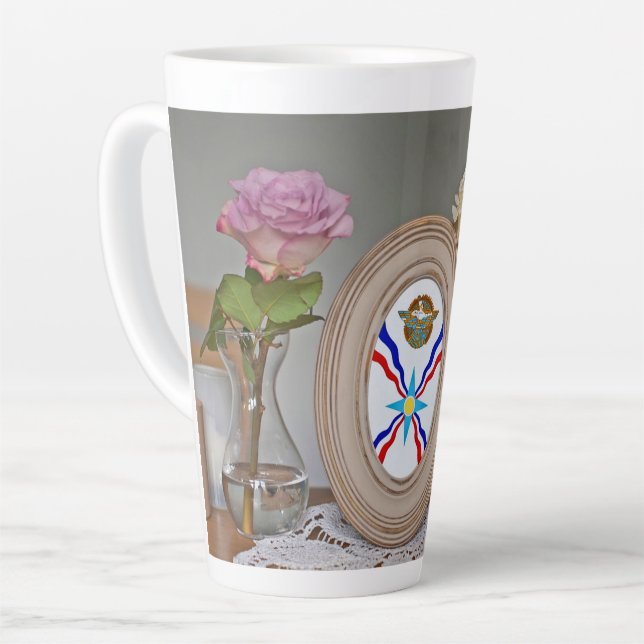 Tasse Latte Assyrie (Angle gauche)