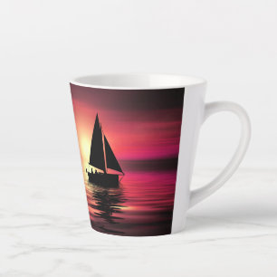Tasse Latte Bateau à voile au coucher du soleil sur la mer - C