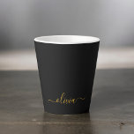 Tasse Latte Black Gold Modern Script Girl Monogramme Nom<br><div class="desc">Noir et Or Simple Script Monogramme Nom Latte Coffee Cup Mug. Cela rend le cadeau parfait pour 16 ans,  mariage,  douche nuptiale,  anniversaire,  baby shower ou bachelorette pour quelqu'un qui aime le luxe glam et les styles chic.</div>