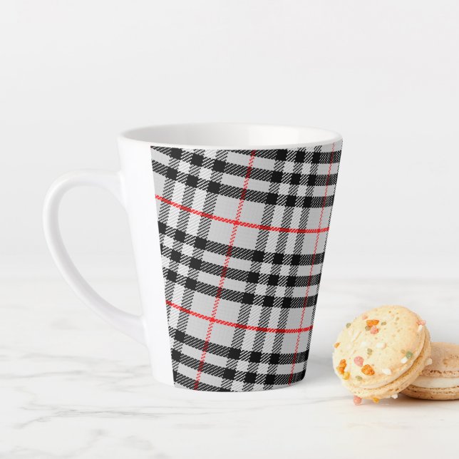 Tasse Latte Black White Red Classic Checkered Fabric (En situation)