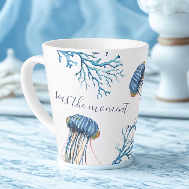 Tasse Latte Bleu côtier méduse et corail marin Aquarelle (Coastal watercolor coffee mugs designed with sea coral and jellyfish)