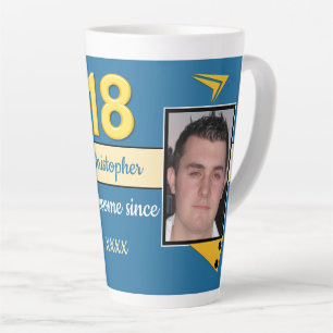 Tasse Latte Bleu et or avec nom photo 18e anniversaire