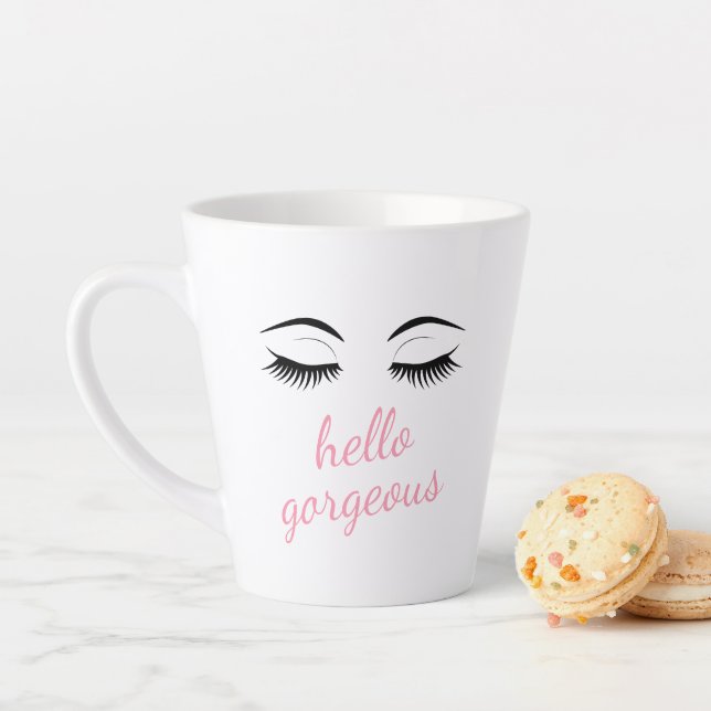 Tasse Latte Bonsoir magnifique avec de jolies cils glamour (En situation)