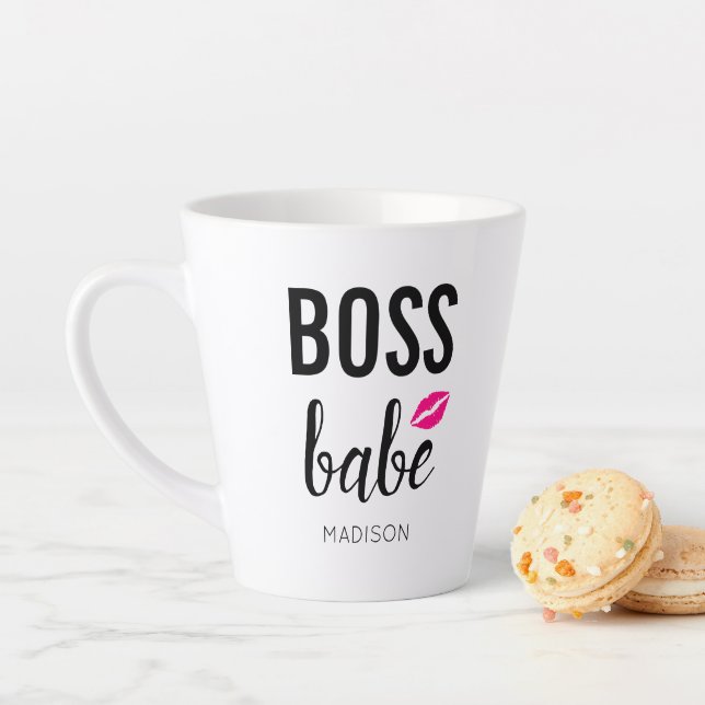 Tasse Latte Boss Babe Personnaliser | Baiser rose | Lèvres ros (En situation)