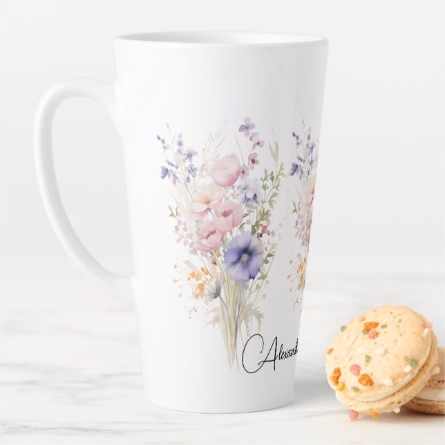 Tasse Latte Bouquet de fleurs sauvages Nom femme pastel pour s (En situation)