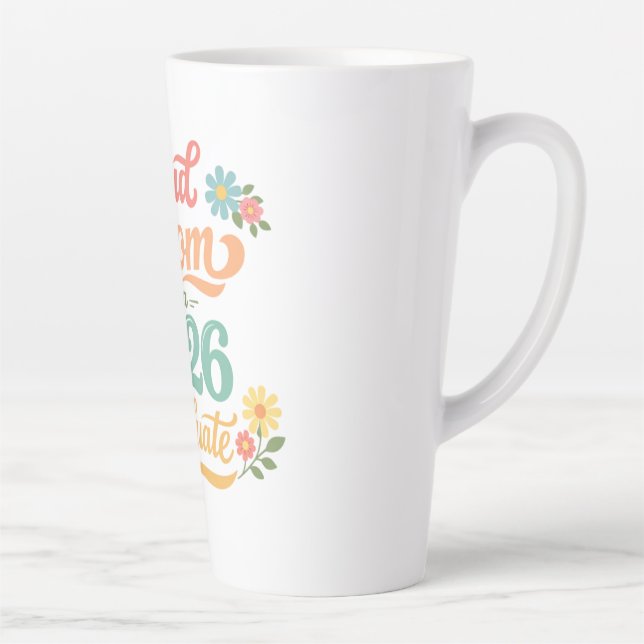 Tasse Latte Cadeau pour maman fière diplômé 2026 (Droite)
